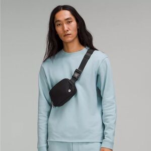 Lululemon Everywhere Belt Bag 1L- Black